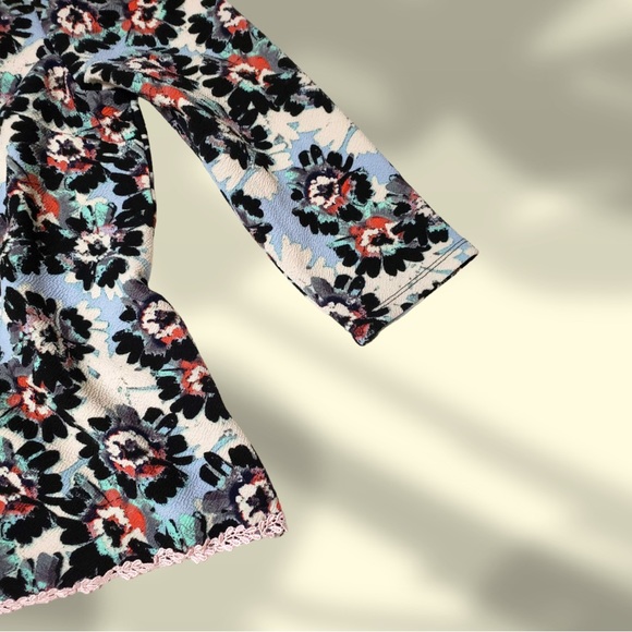 Floral Blouse - Picture 2 of 8